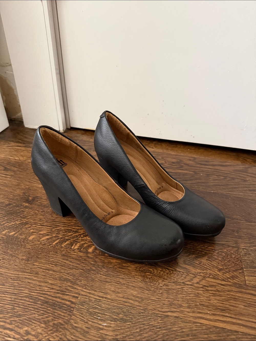 Sofft Black Leather Round-Toe Block Heel Pumps